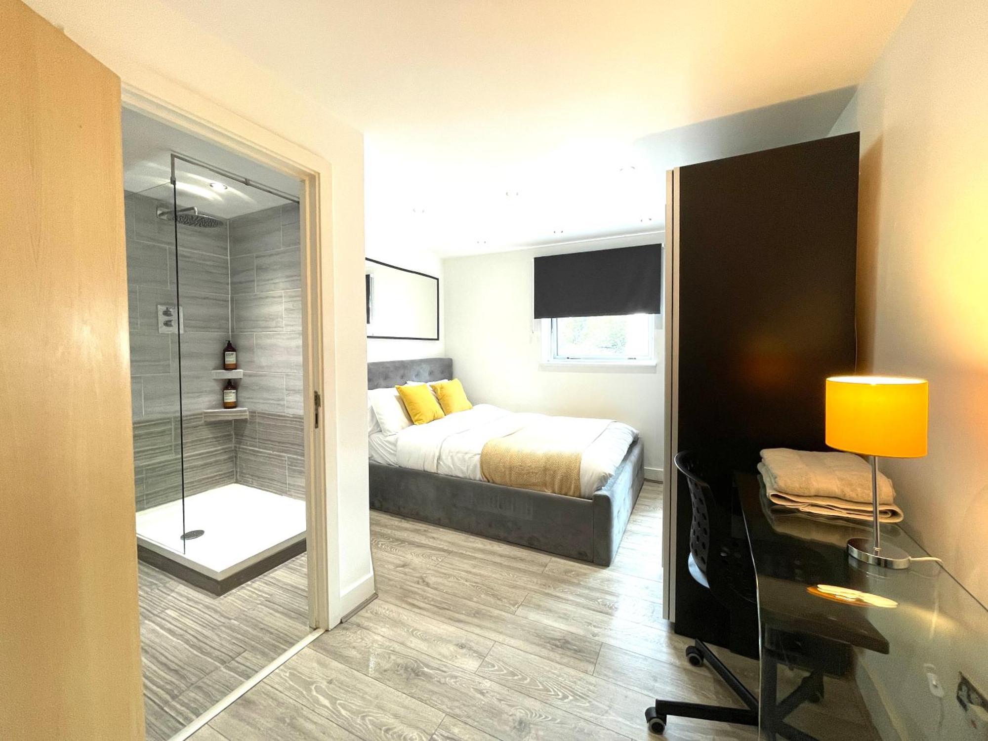 Rnm - Business Professionals Stay, Walsall City Centre, 2 Bedroom With Ensuite And Bathroom, Entire Place, Kitchen & Washroom With Amenities, Smart Tv, Easy Access, Fast Wifi, Parking Nearby, Great Transport Links Уолсолл Экстерьер фото