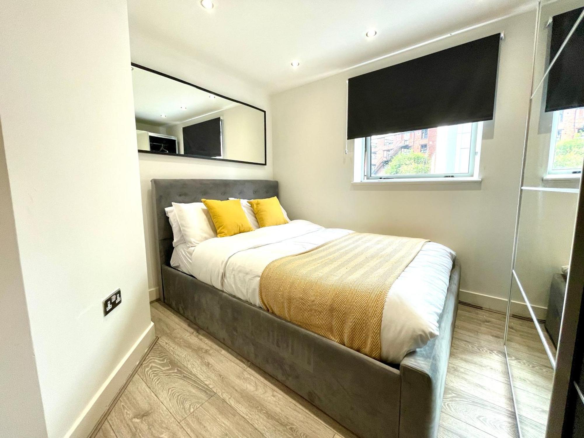 Rnm - Business Professionals Stay, Walsall City Centre, 2 Bedroom With Ensuite And Bathroom, Entire Place, Kitchen & Washroom With Amenities, Smart Tv, Easy Access, Fast Wifi, Parking Nearby, Great Transport Links Уолсолл Экстерьер фото