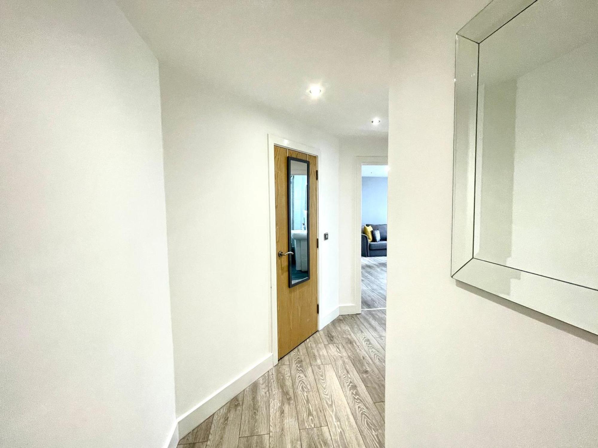 Rnm - Business Professionals Stay, Walsall City Centre, 2 Bedroom With Ensuite And Bathroom, Entire Place, Kitchen & Washroom With Amenities, Smart Tv, Easy Access, Fast Wifi, Parking Nearby, Great Transport Links Уолсолл Экстерьер фото