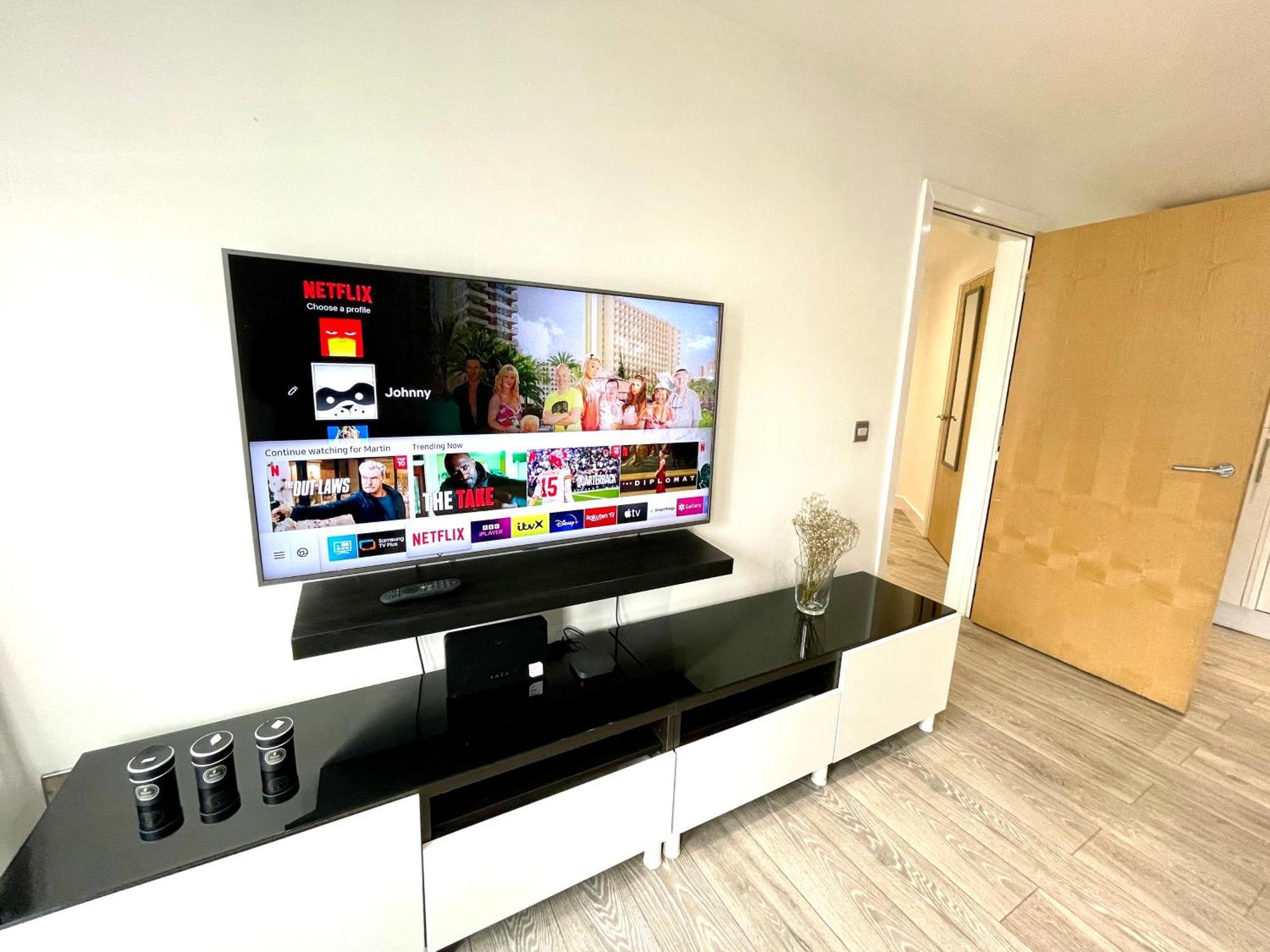 Rnm - Business Professionals Stay, Walsall City Centre, 2 Bedroom With Ensuite And Bathroom, Entire Place, Kitchen & Washroom With Amenities, Smart Tv, Easy Access, Fast Wifi, Parking Nearby, Great Transport Links Уолсолл Экстерьер фото