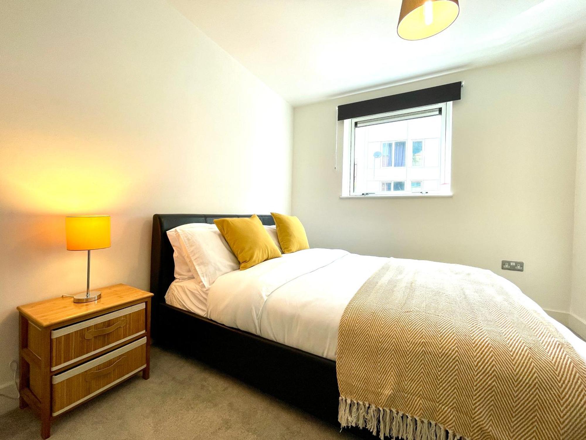Rnm - Business Professionals Stay, Walsall City Centre, 2 Bedroom With Ensuite And Bathroom, Entire Place, Kitchen & Washroom With Amenities, Smart Tv, Easy Access, Fast Wifi, Parking Nearby, Great Transport Links Уолсолл Экстерьер фото