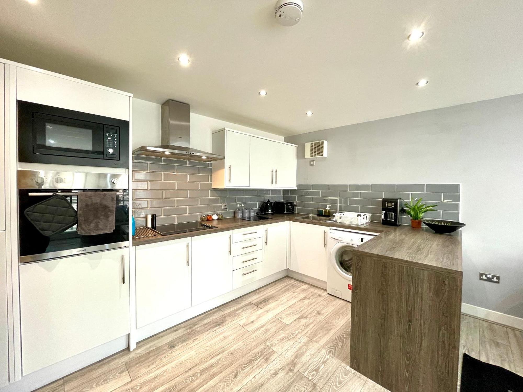 Rnm - Business Professionals Stay, Walsall City Centre, 2 Bedroom With Ensuite And Bathroom, Entire Place, Kitchen & Washroom With Amenities, Smart Tv, Easy Access, Fast Wifi, Parking Nearby, Great Transport Links Уолсолл Экстерьер фото