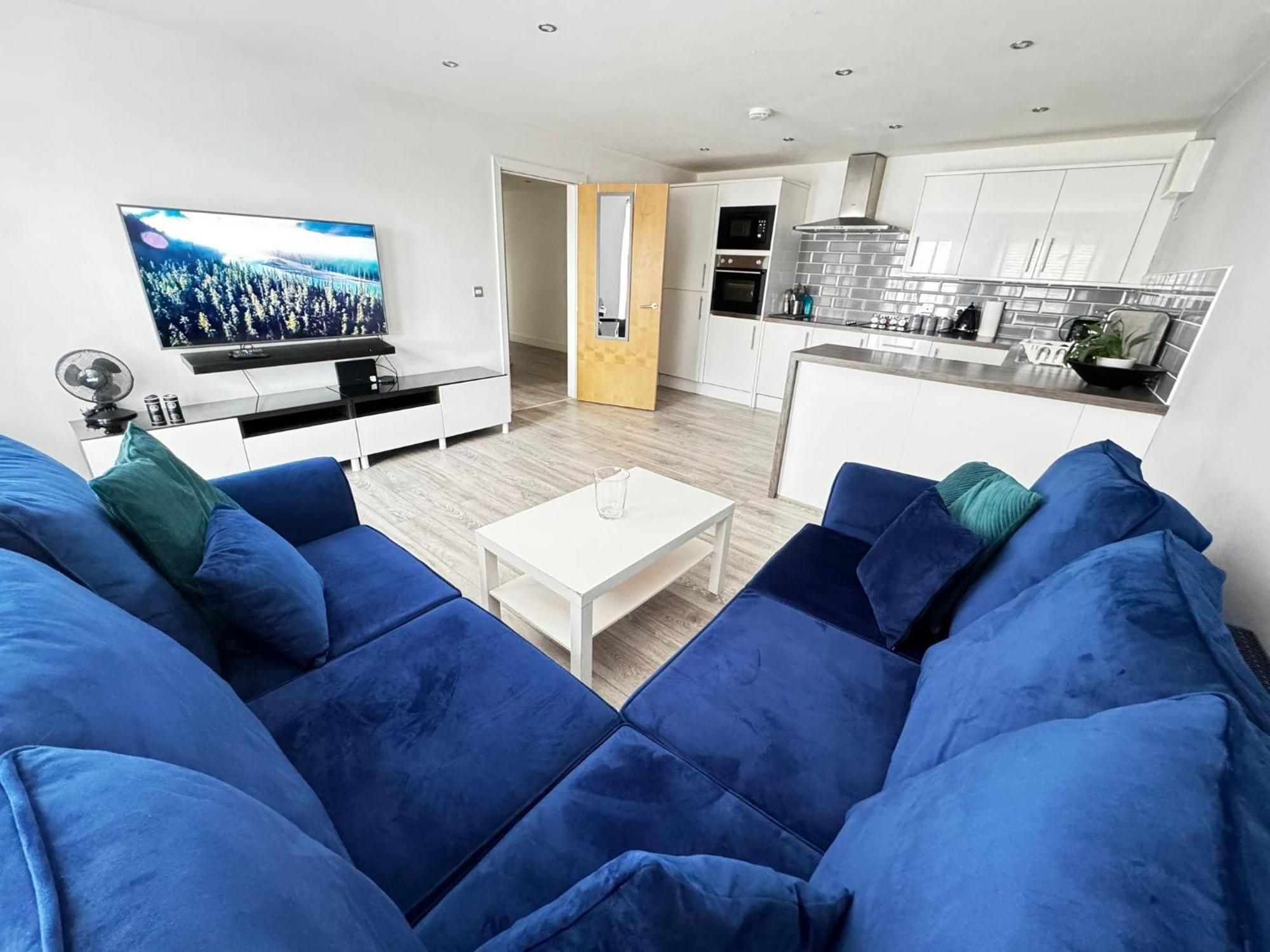 Rnm - Business Professionals Stay, Walsall City Centre, 2 Bedroom With Ensuite And Bathroom, Entire Place, Kitchen & Washroom With Amenities, Smart Tv, Easy Access, Fast Wifi, Parking Nearby, Great Transport Links Уолсолл Экстерьер фото